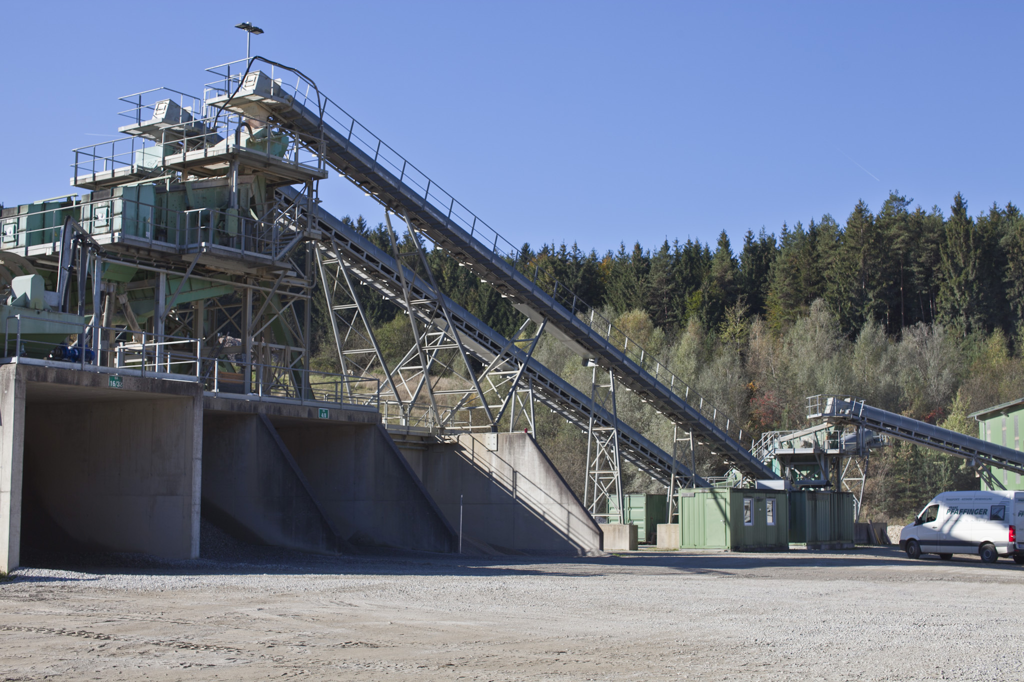 Kieswerk - Pfaffinger-Transporte|Kieswerk|Eerdbewegung