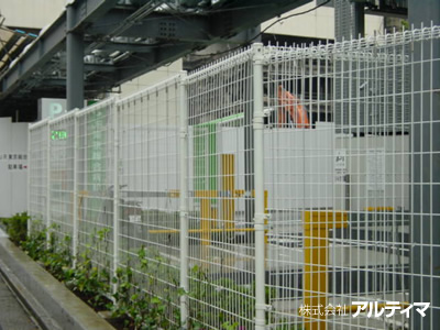 東京都新宿区（JR東京総合病院内駐輪場）; 2009年2月；　アルティマグリーンライン（ストライプ）