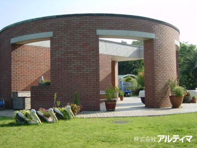  東京都江東区（夢の島熱帯植物館） ； 2008年5月； アルティマグリーンライン（パーゴラ）