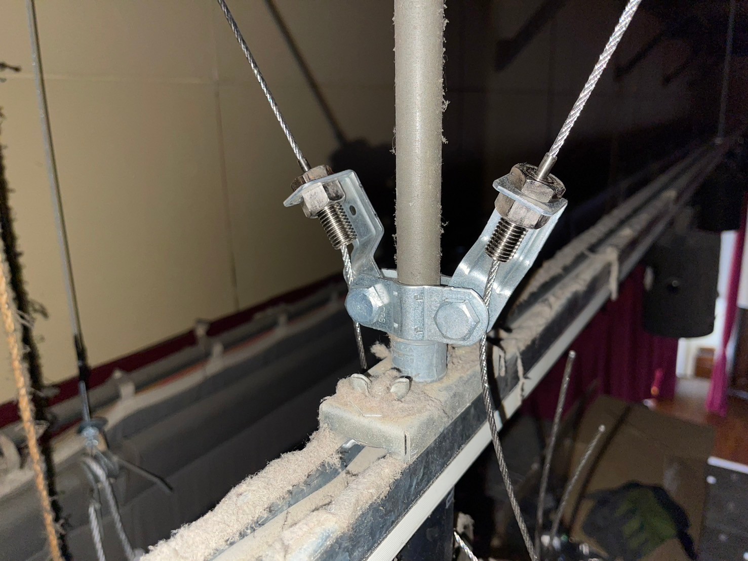 使用商材：上端_ULG-3012 A (受け金具)、下端_ULG-3012 (グリップ)、φ3.0ボール端子付きワイヤー 