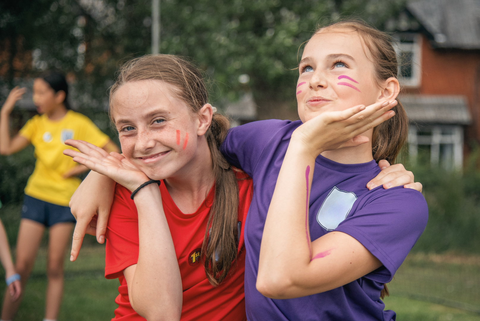 Cours d’anglais à l’année + immersion scolaire à l’étranger : le combo gagnant ! Témoignage de Julia et Louise