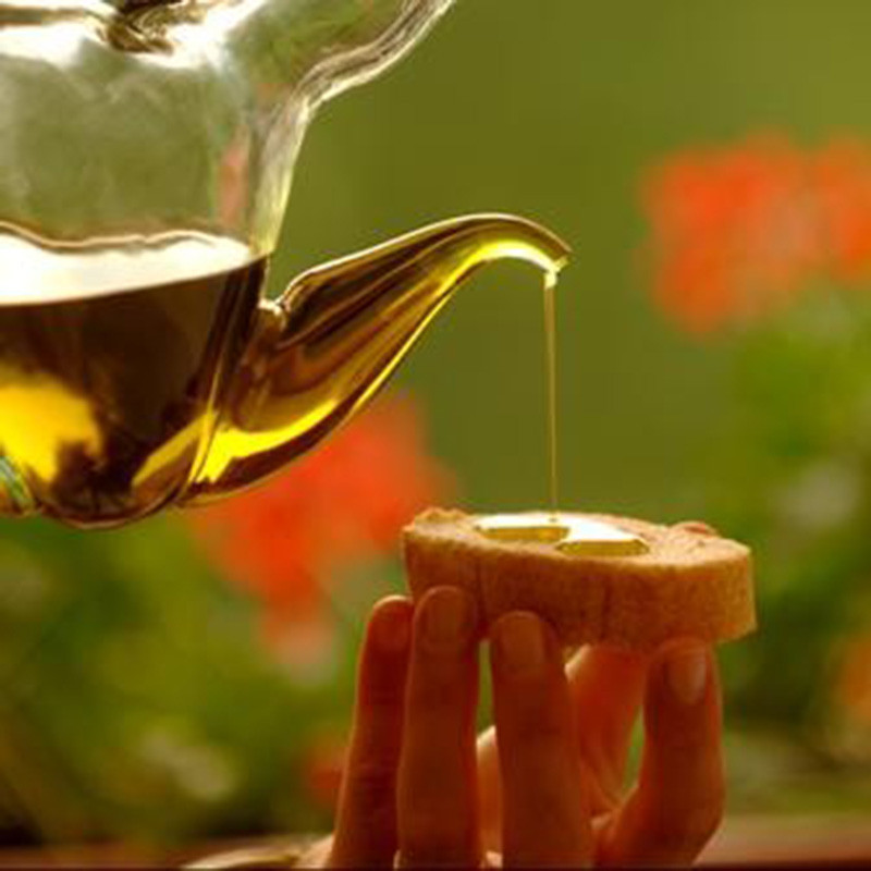 Olivenöl gehört zum Gardasee, wie die gute Küche, der Wein und Zitronen. 