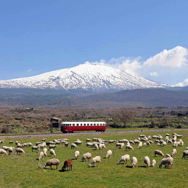 für Abenteuerlustige: Vulkanumrundung mit dem Etna-Express