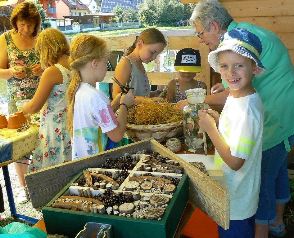 Wir basteln ein Insektenhotel und andere Sachen aus Naturprodukten