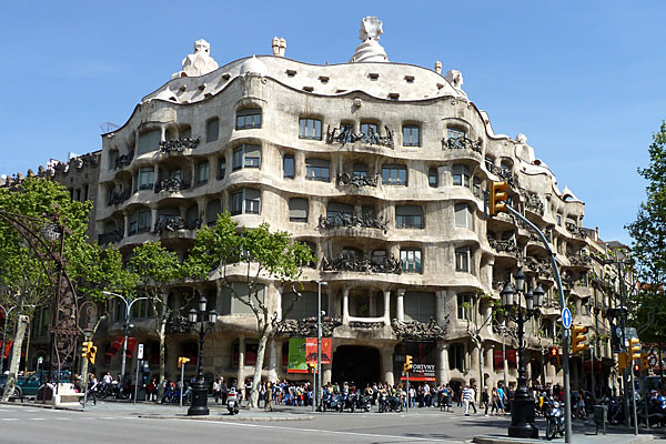 La Casa Mila (Antoni Gaudí) dite "La Pedrera", boutique librairie LAIE, 92 passeig de Gracia, Barcelone, ESPAGNE