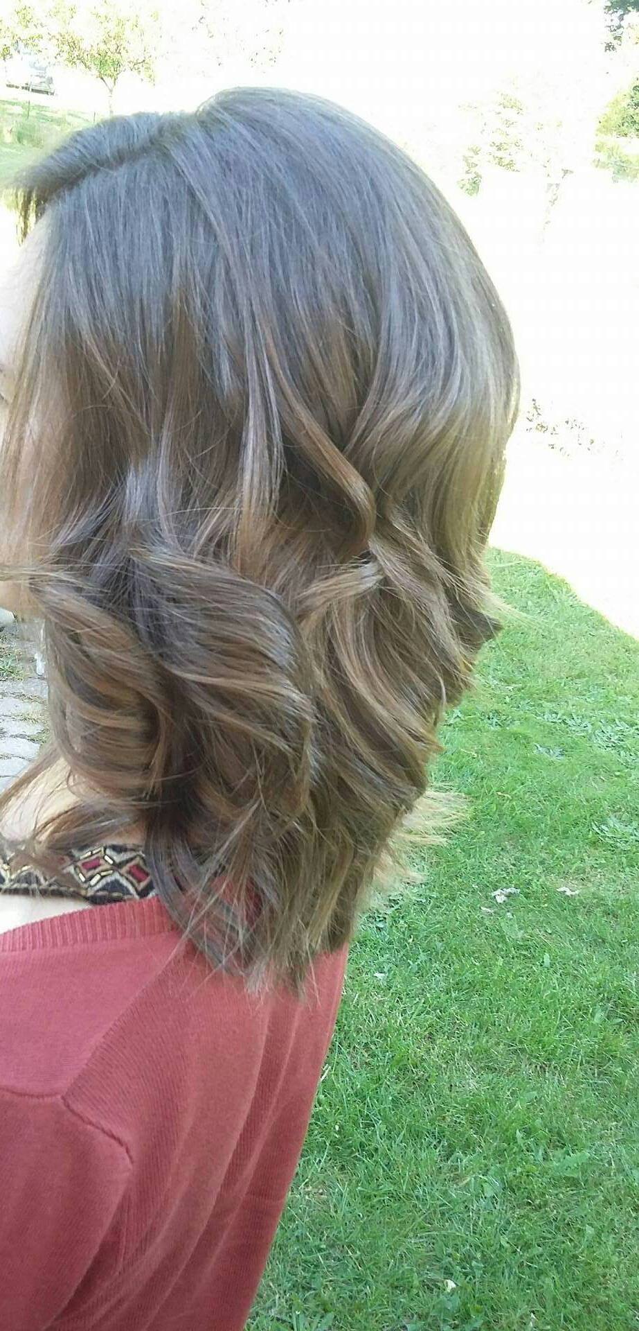 Sachez que les cheveux et la couleur de la patine va s'éclaircir au fil du temps et va s'éclaircir avec le soleil.