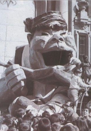 El tío Zambombo en los Años 60 en la Plaza del Pilar