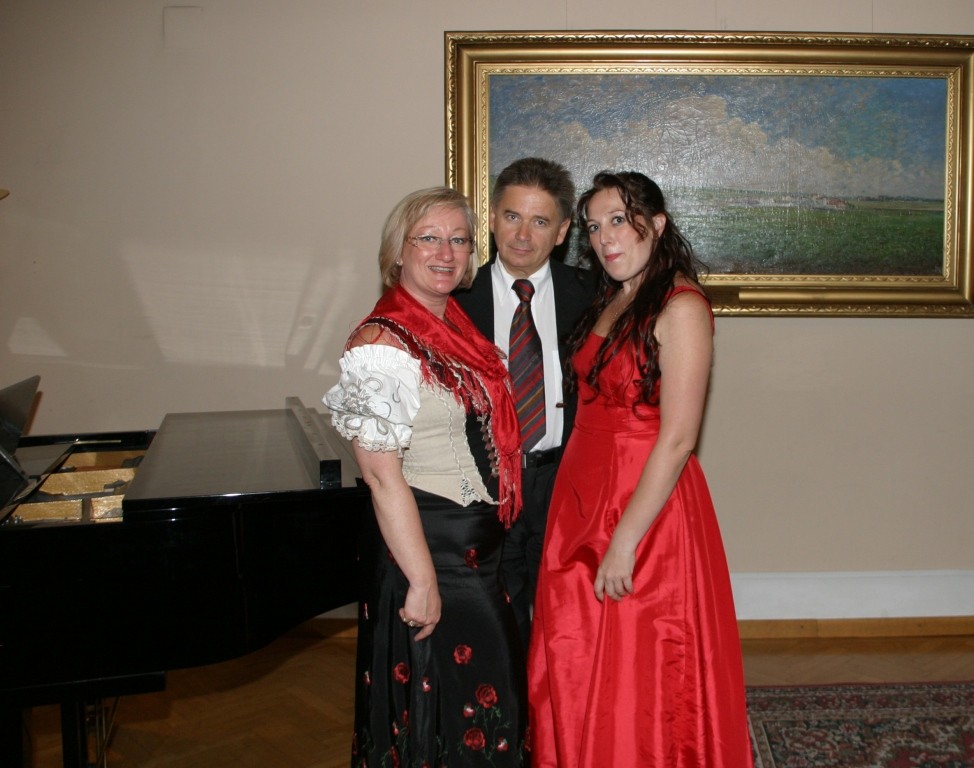 Das SingingDREAMTeam mit ihrem großartigen Pianisten Roman Teodorowicz