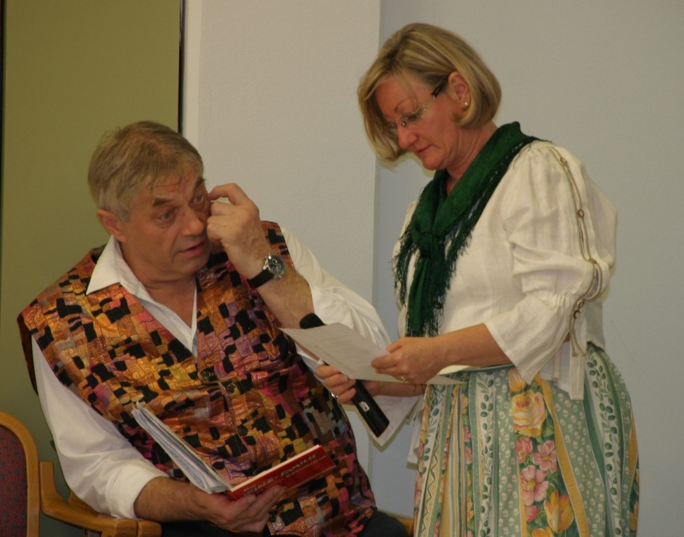 Konzert im Barbaraheim im September 2012, Vladimir Skal, Regine Pawelka. Noch schnell alles abklären