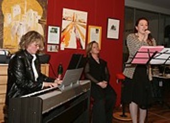 Das Singingdreamteam bei der Vernissage in der Marchfeldgalerie 2007