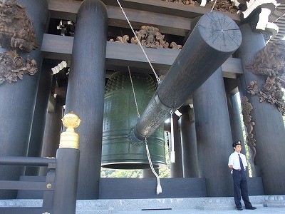 和鐘 重さ48t これが本堂の左右に一つづつ