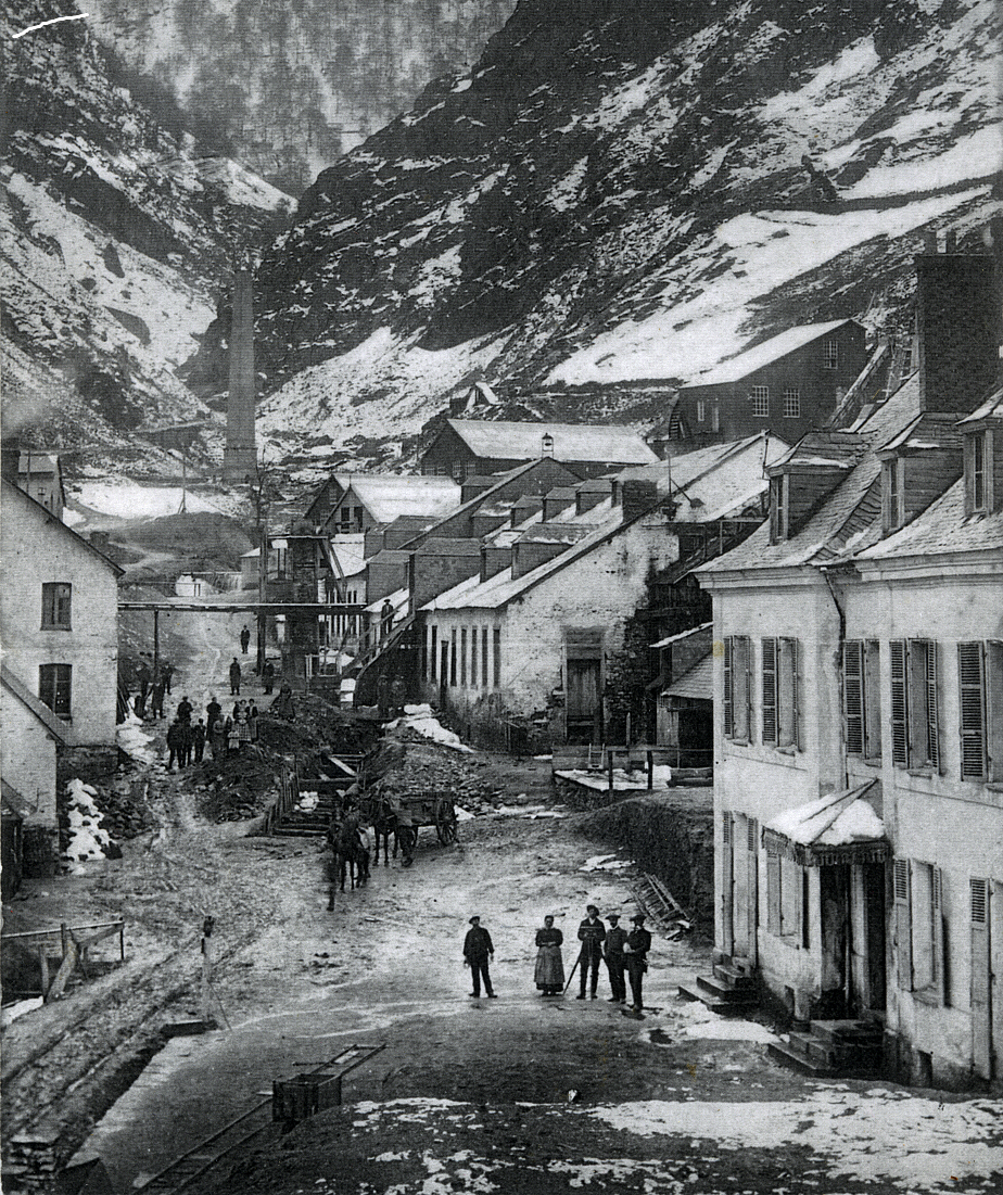 Tranchée amenant la conduite forcée à l’usine électrique de la mine en 1906