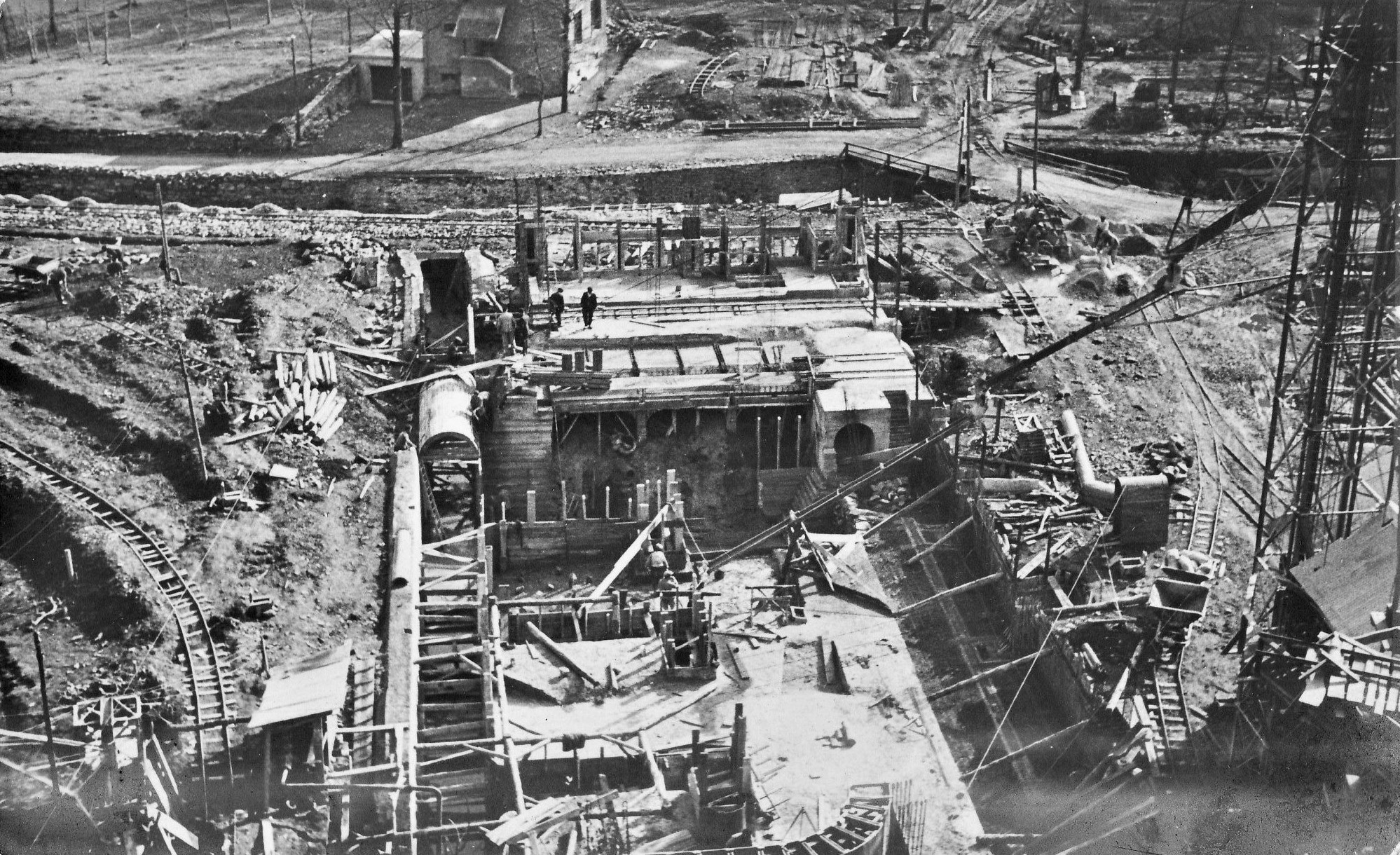 Chantier de l’usine électrique d’Eylie dans les années trente