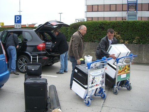 Umschichtung des Gepäcks auf dem Flughafen Schönefeld