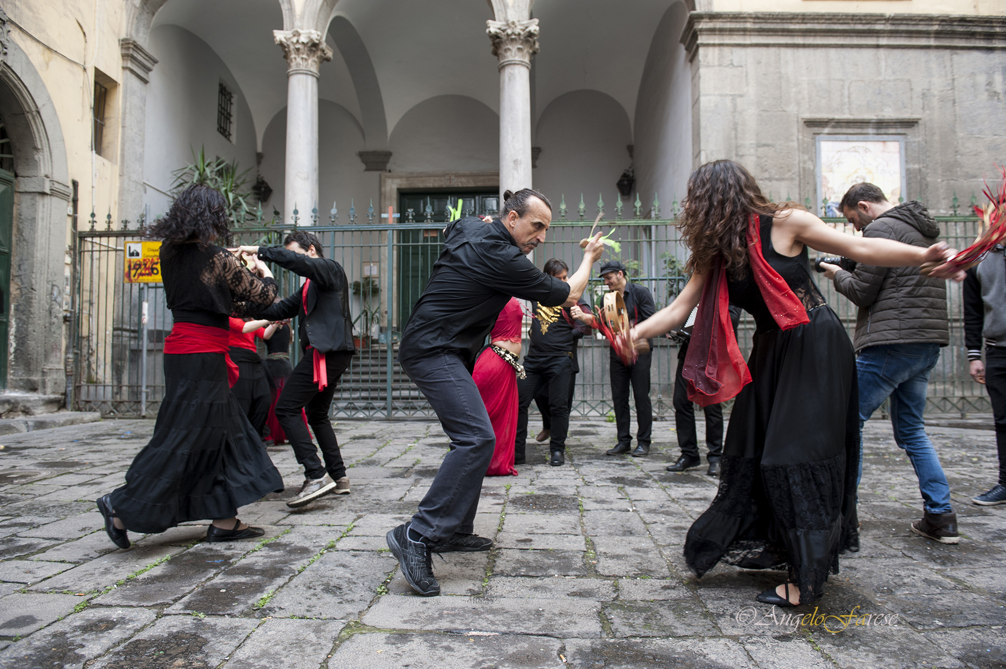 compagnia soleluna, gruppo di musica popolare di pizzica taranta tammurriate, gruppo musicale per matrimoni, compleanni feste di piazza, posteggia napoletana, matrimonio, comunione, battesimo, feste private, balli salentini, ballo del salento, musica.