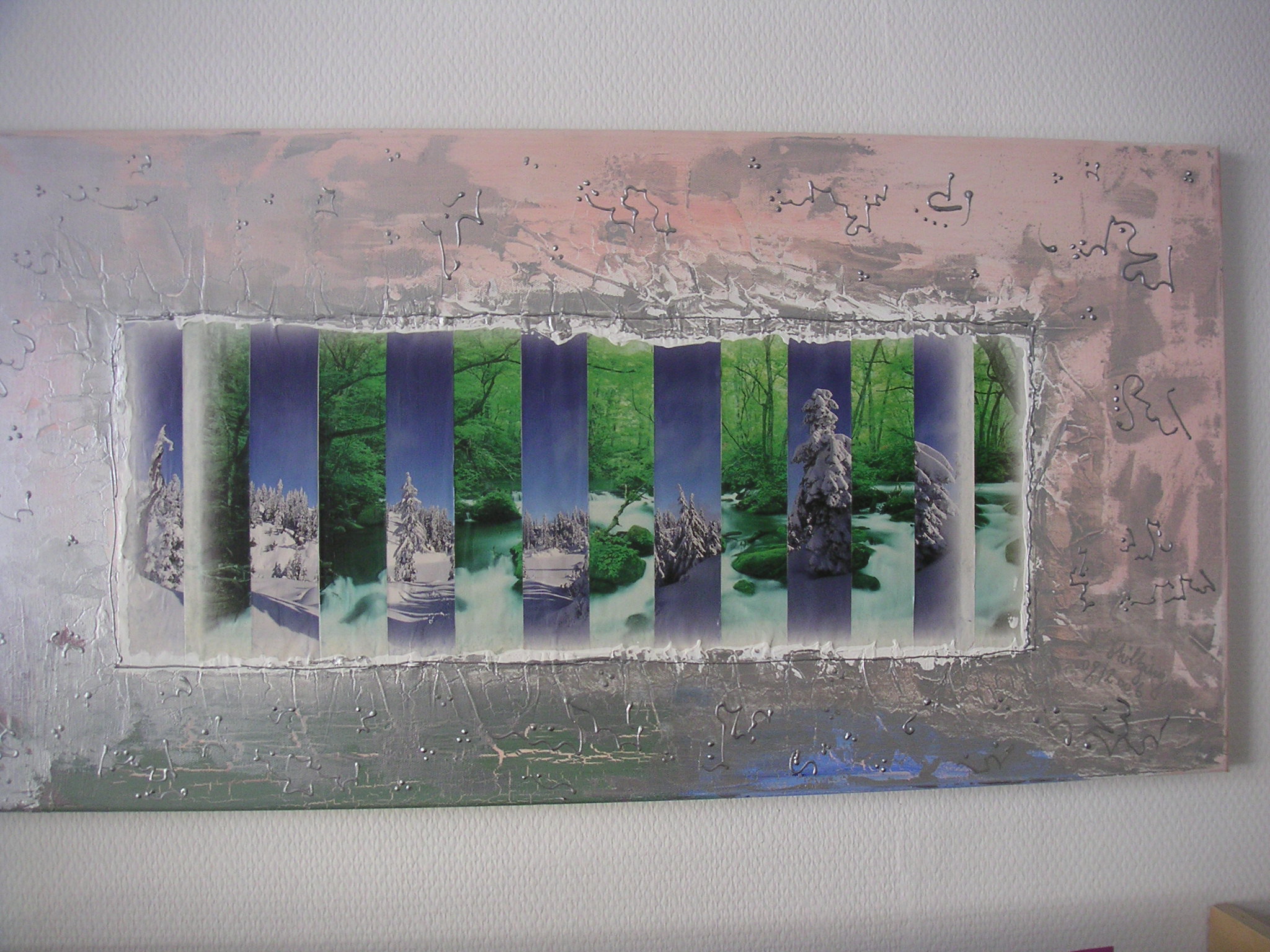 2 Bilder in einem-Bildschnitt mit Acrylfarbe-Strukturpaste und Wandfarbe