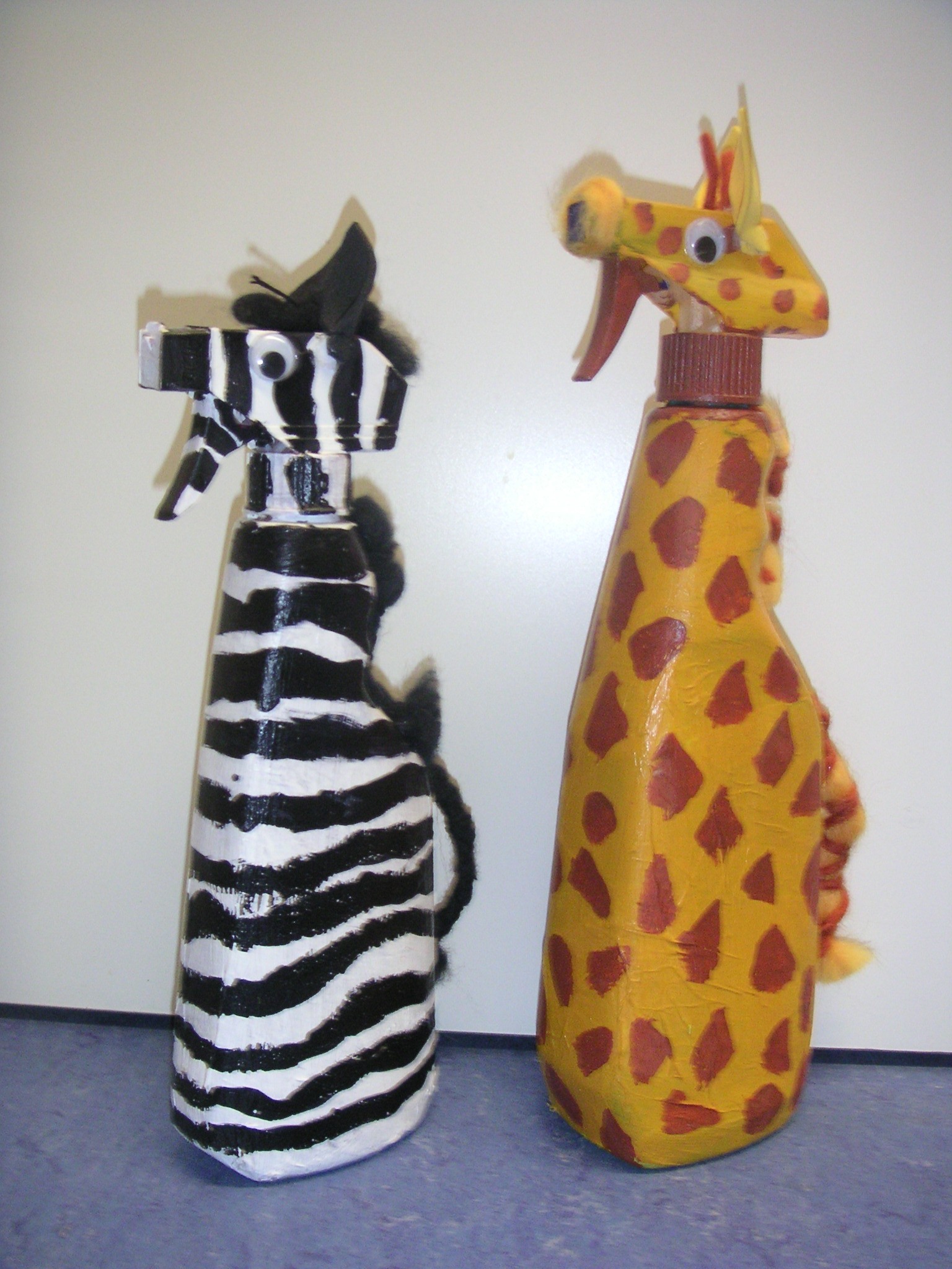 Figuren aus Sprühflaschen