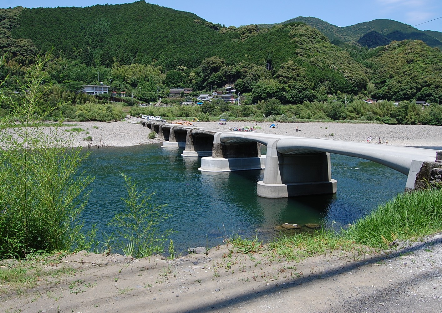 四万十川の沈下橋(屋内大橋)