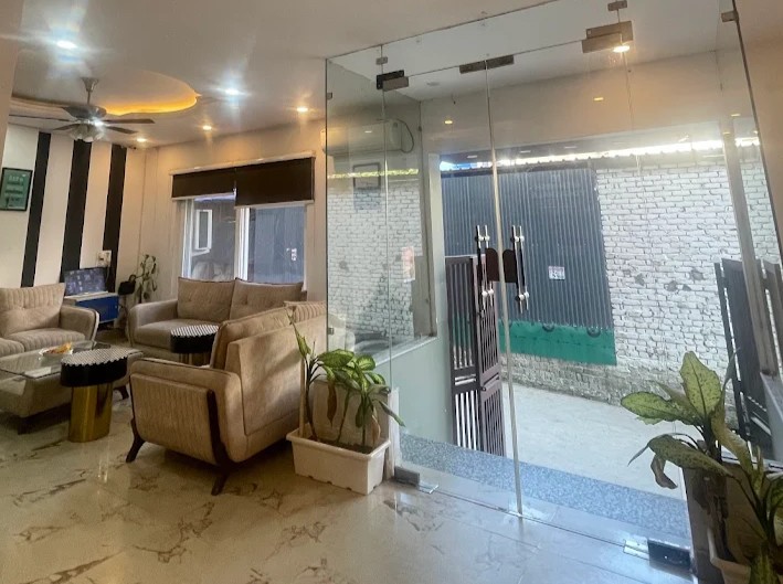 Lobby & Entrance