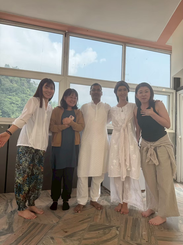 Narayan Guruji, Satyaprema & Students