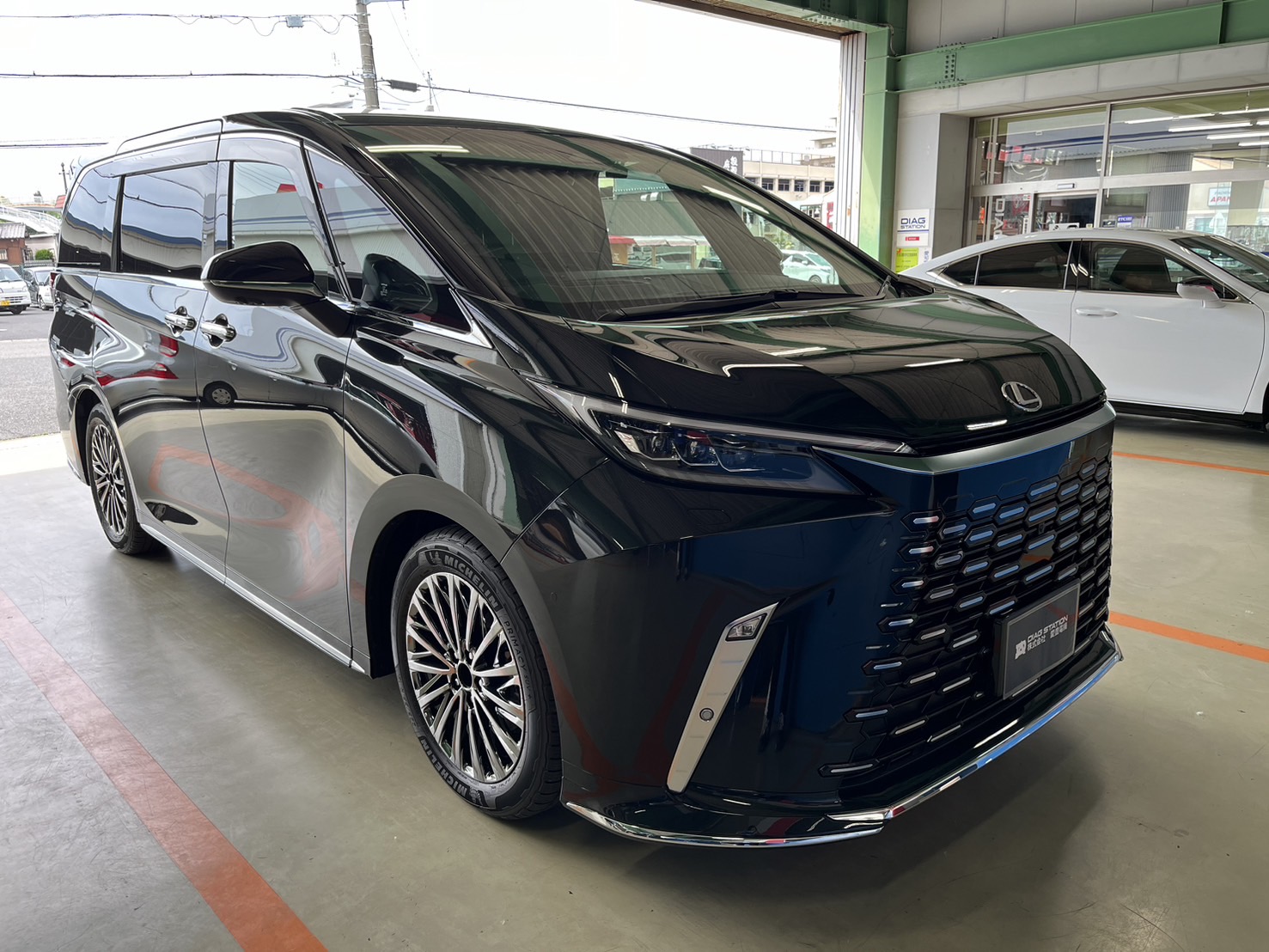 レクサスLMにレーダー探知機とドライブレコーダーの取付