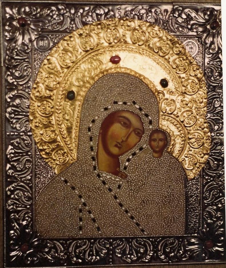 V. DE KAZAN MANTO BORDADO EN PERLAS   40 X 30        900€