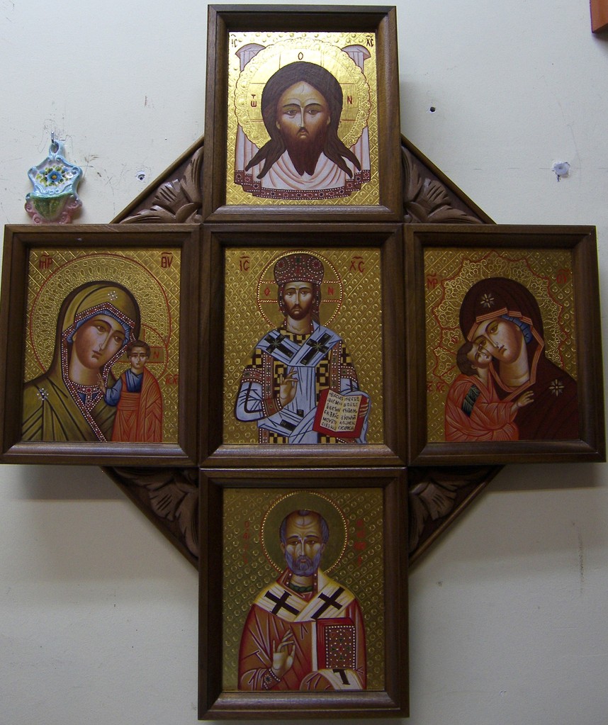 CRUZ CON CINCO ICONOS   64 X 54   830 €