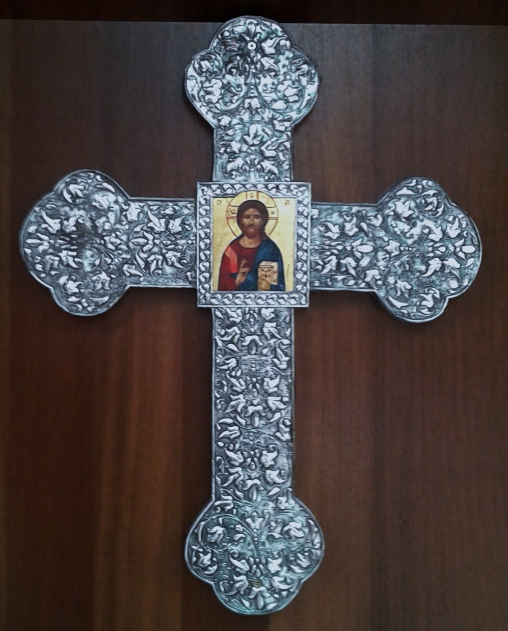 CRUZ CON PANTOCRATOR    75 X 60 (REPUJADA EN PLATA DE LEY)  1.800 €