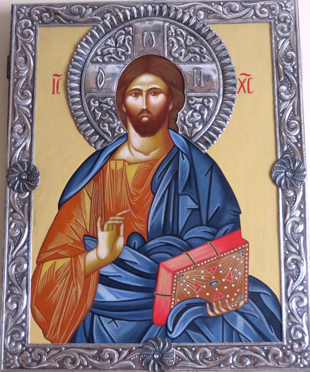 PANTOCRATOR  MARCO REPUJADO A MANO, EN PLATA DE LEY 50 X 40  850 €