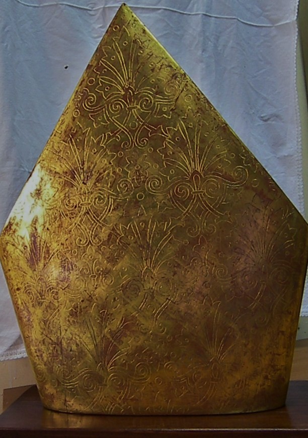 VIRGEN DE MONTECASINO (MITRA PARTE TRASERA)