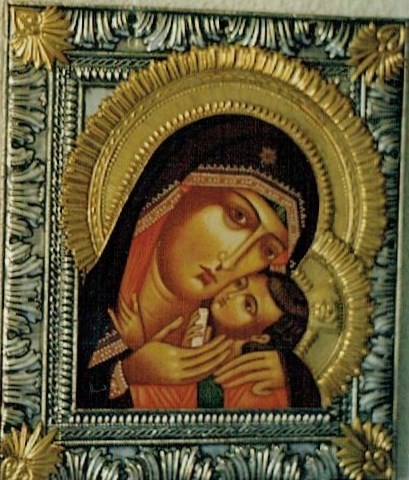 VIRGEN DE KORSUM (REPUJADO EN PLATA DE LEY SOBREDORADA EN ORO DE 24 K. 30X25  550 €