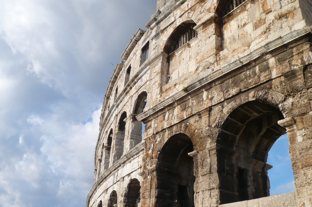 Und das ist das Besondere an Pula: die Überbleibsel römischer Architektur, wie zum Beispiel das Amphitheater.