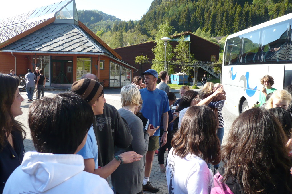 Abschiednehmen am Bus