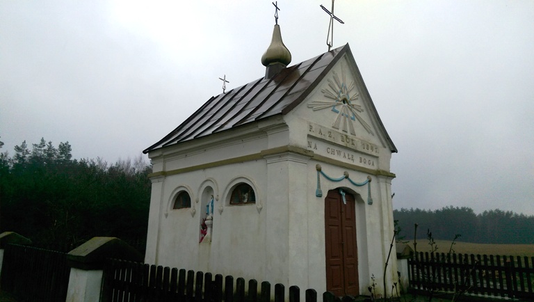 Kaplica pochodząca z 1847 roku z fundacj Feliksa i Adelajdy Żmijewskich [Fot. Adam D.]