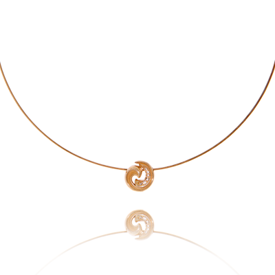 Gipsy Anhänger an einem Spiralcollier in Rotgold mit Diamanten und pinken Süsswasser-Perle (Einhänger) von der Goldschmiede OBSESSION aus Wetzikon und Zürich.