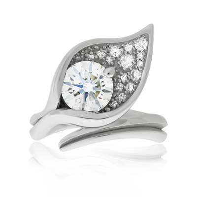 Ring in Weissgold mit Brillanten aus der Kalla Kollektion der Goldschmiede OBSESSION in Zürich und Wetzikon.