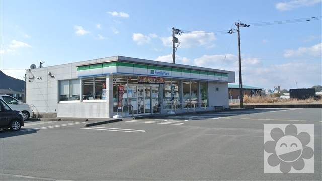 ファミリーマート（駅前店）