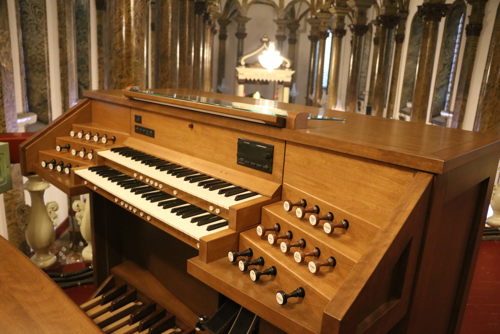 Console de l'orgue Inspiration installé à l'église de l'Est (Wangfujing) à Beijing