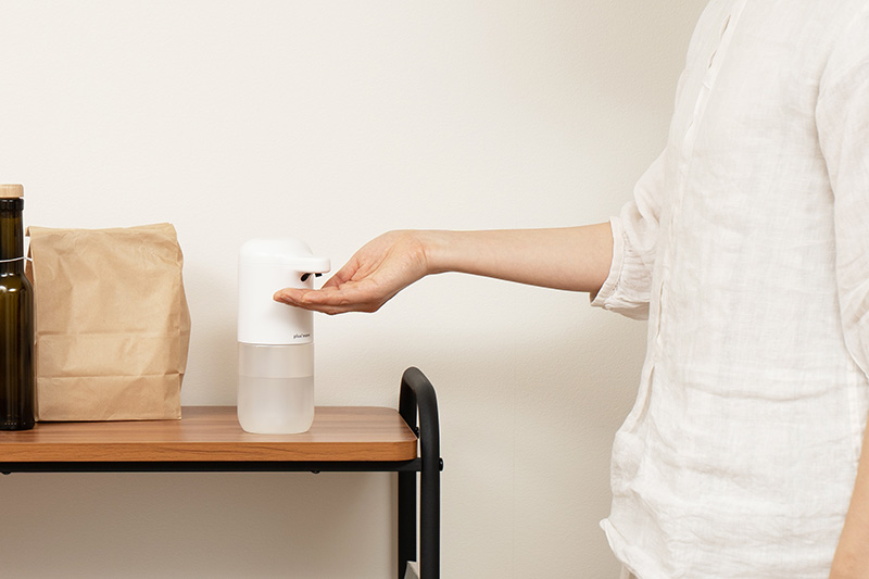 手をかざすだけ、簡単操作