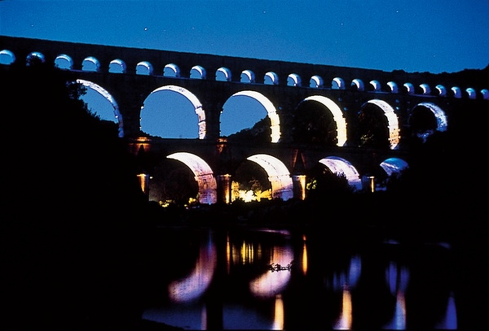 mise en lumière / James Turrell, Pont du Gard, 2000