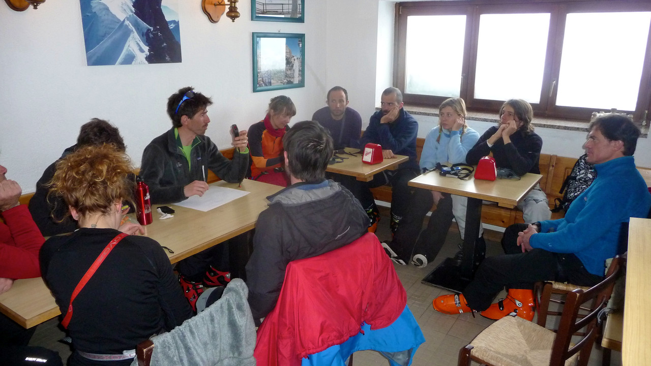 corso di autosoccorso in valanga con arva, pala e sonda 