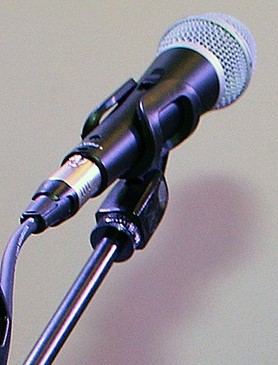 Shure Funkmikrofon steht jederzeit für Ansprachen zur Verfügung, Kurt Wagner. www.kurtwagner.at