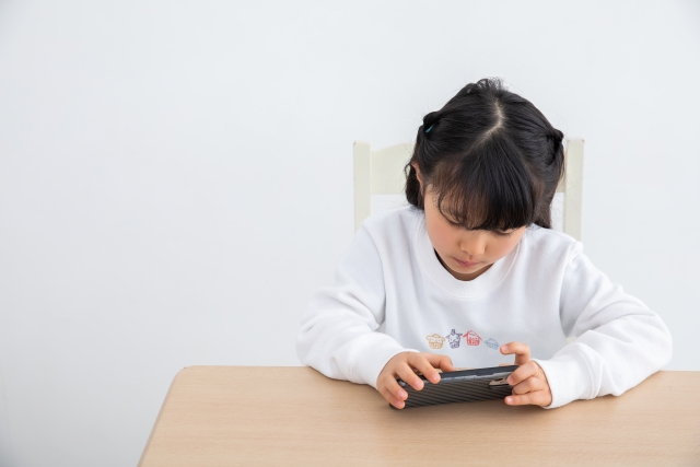 小学生の3人に1人以上が 裸眼視力1.0未満