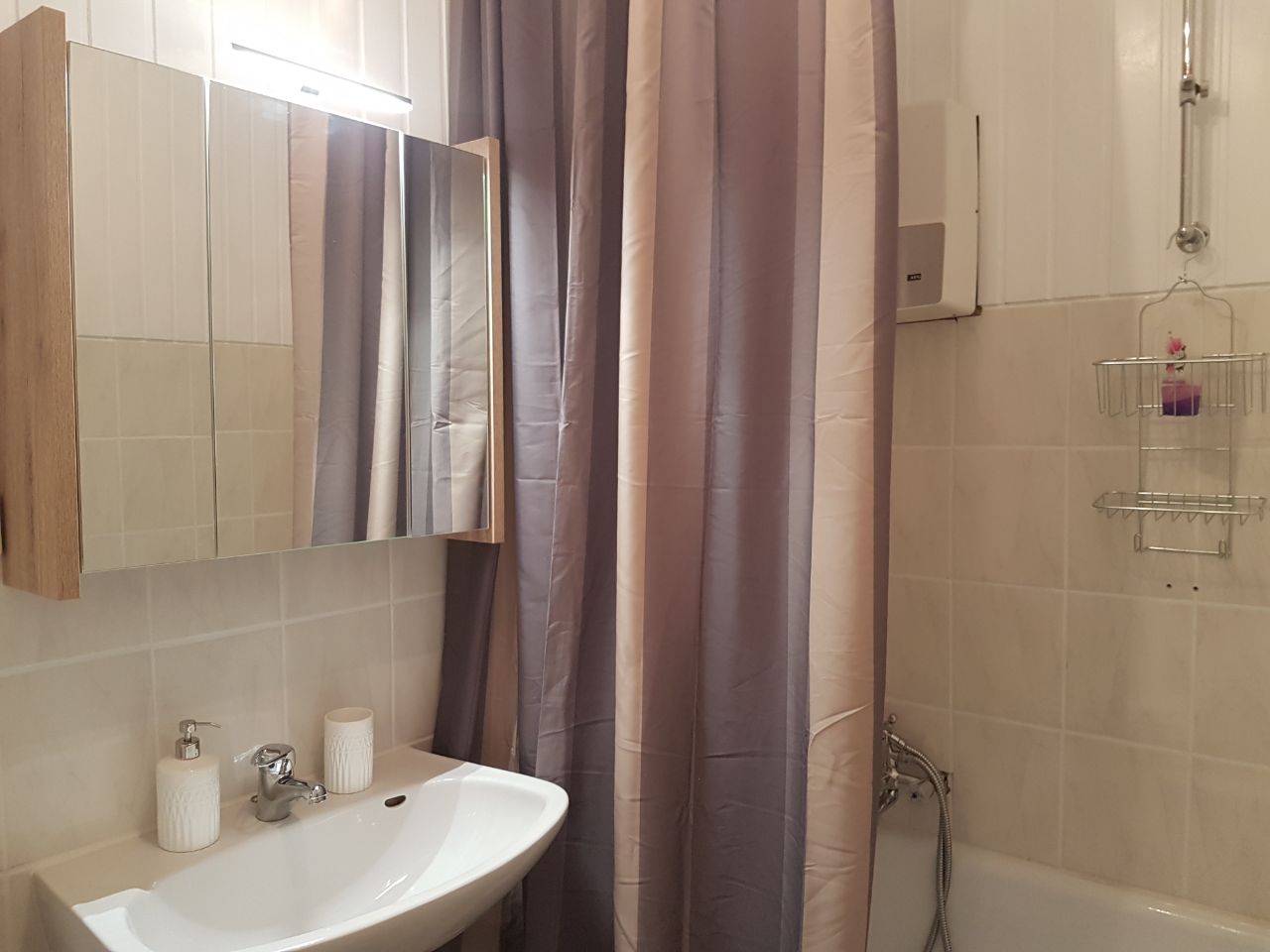 frisch gefließtes Badezimmer