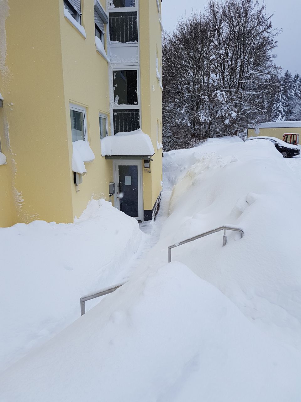 Eingang im Winter