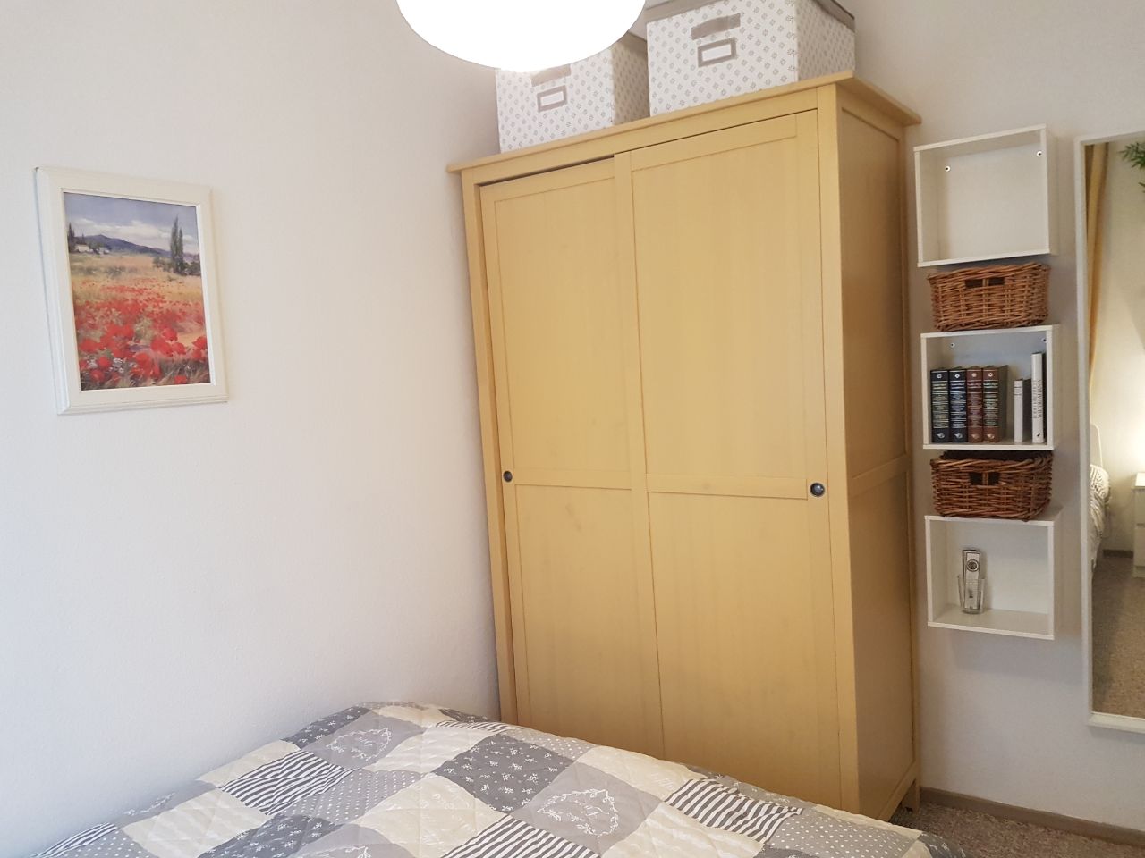 Kleiderschrank im Schlafzimmer