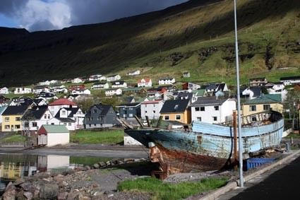 Am Hafen von Fuglafjördur (FO)