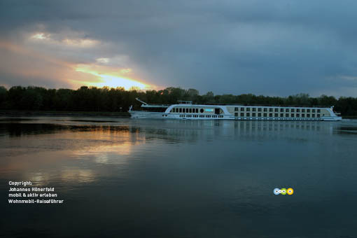 Abendspaziergang am Rhein