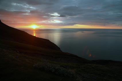 Mitternachtssonne bei Ólafsfjördur (IS)