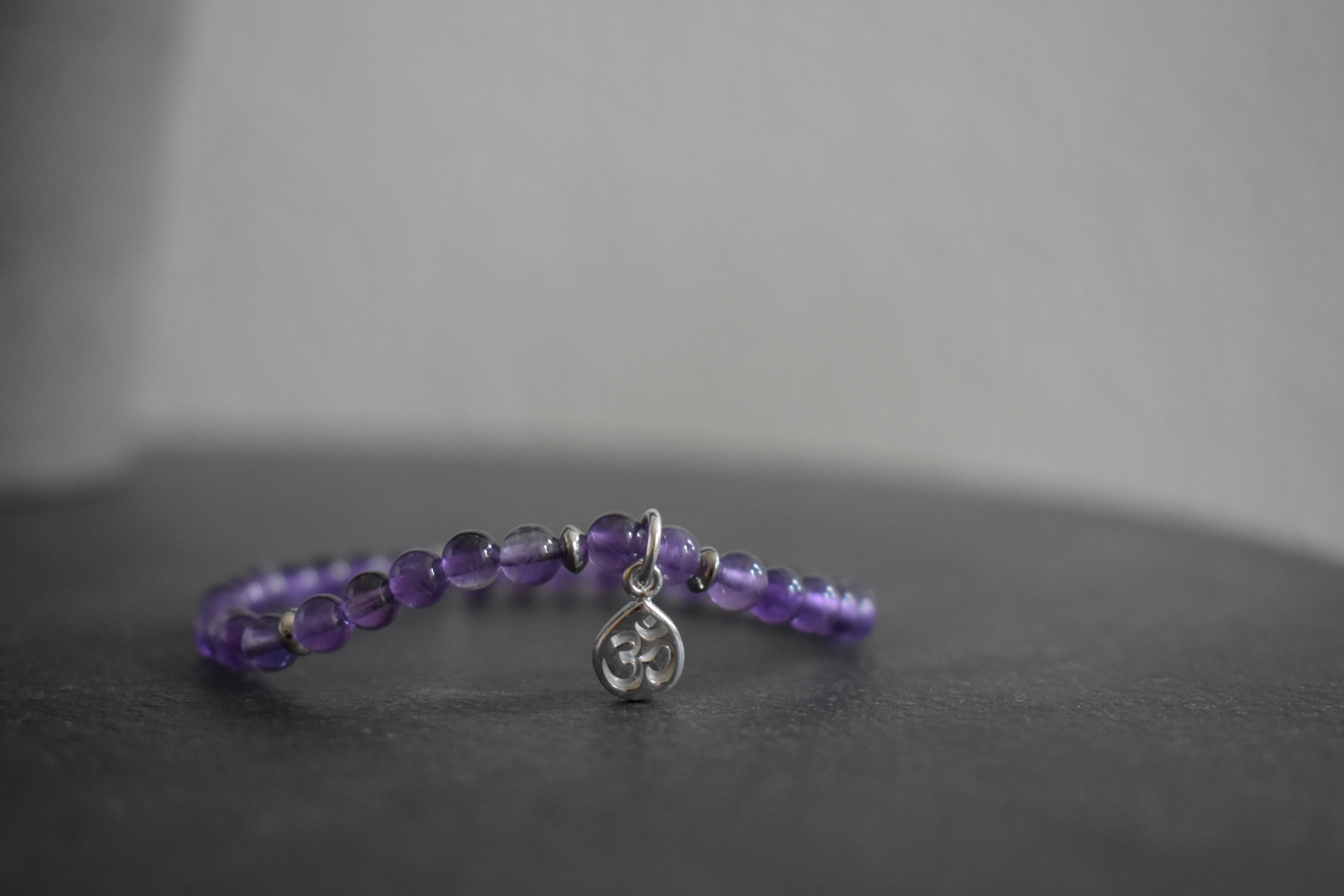 Amethyste with a 925 Sterling silver 'OM' pendant